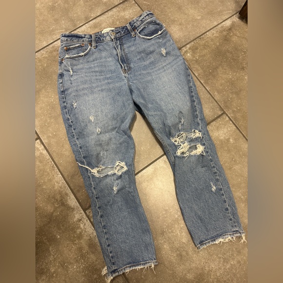 Abercrombie & Fitch Denim - Abercrombie & Fitch Distressed The Mom High Rise Jeans SHORT
